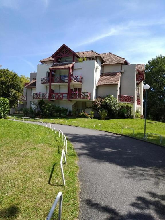 Ferienwohnung Le Petit Park-Studio-Terrasse- Piscine-Wifi Fibre Pau Exterior foto