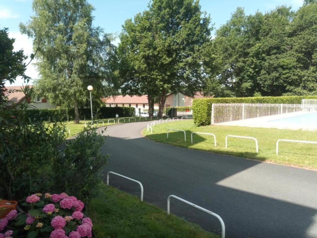 Ferienwohnung Le Petit Park-Studio-Terrasse- Piscine-Wifi Fibre Pau Exterior foto