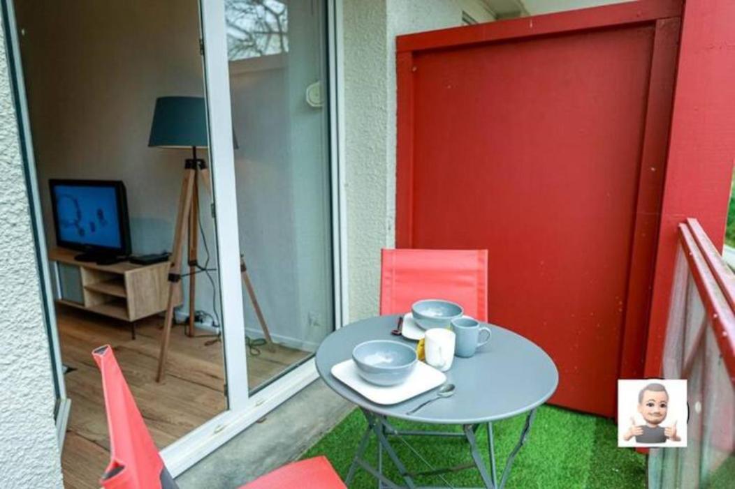 Ferienwohnung Le Petit Park-Studio-Terrasse- Piscine-Wifi Fibre Pau Exterior foto